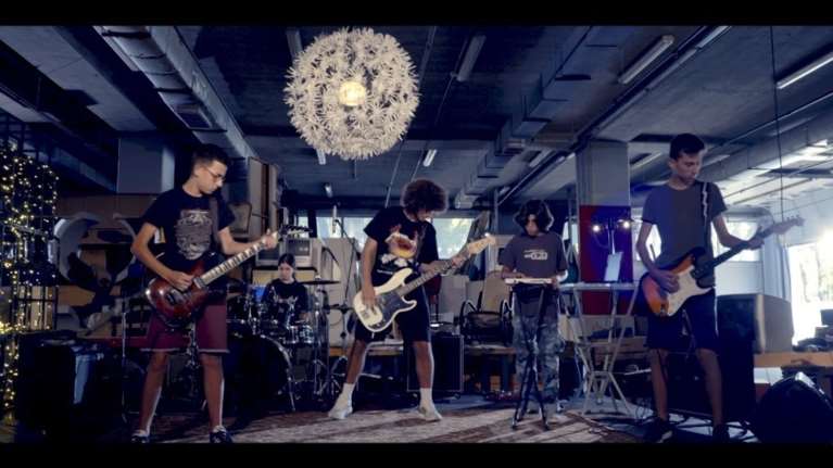 "Με τις μπάντες"... στο ERTFLIX: Δείτε τα video clip των πρώτων συγκροτημάτων που ξεχώρισαν