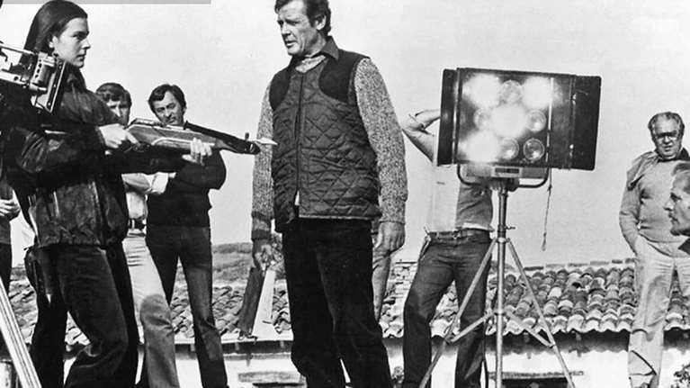 Τζέιμς Μποντ: Όταν οι μοναχοί στα Μετέωρα απείλησαν να κάψουν τον Ρότζερ Μουρ