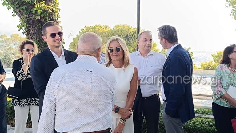 Οικογενειακώς στον γάμο του δημάρχου Χανίων ο Κυριάκος Μητσοτάκης: Με Μαρέβα, τον γιο του Κωνσταντίνο και τη Ντόρα [εικόνες]