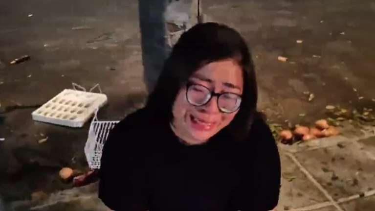 Κύπρος: Ραγίζει καρδιές μητέρα 4 παιδιών μετά τη ρατσιστική διαδήλωση - Της έσπασαν το περίπτερο [βίντεο]