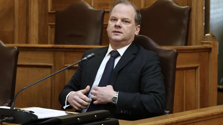 Τέμπη: Νέα δικογραφία στη Βουλή κατά Καραμανλή μετά από μήνυση τραυματία