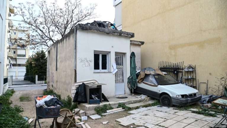 Βιασμός 15χρονου στο Ίλιον: &quot;Δεν έχω καμία σχέση μαζί τους&quot;, λέει η ιδιοκτήτρια του σπιτιού