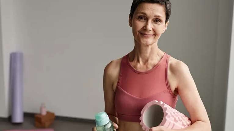 Εμμηνόπαυση: Αυτός ο συνδυασμός ασκήσεων μειώνει συμπτώματα όπως το κοιλιακό λίπος και οι καρδιοπάθειες