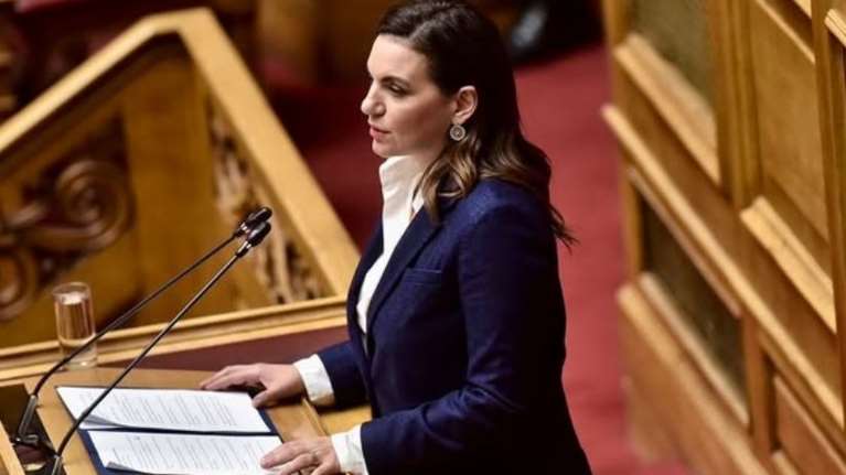 Όλγα Κεφαλογιάννη: Με ανοιξιάτικο σύνολο και super chic γόβες - Δείτε τις εικόνες