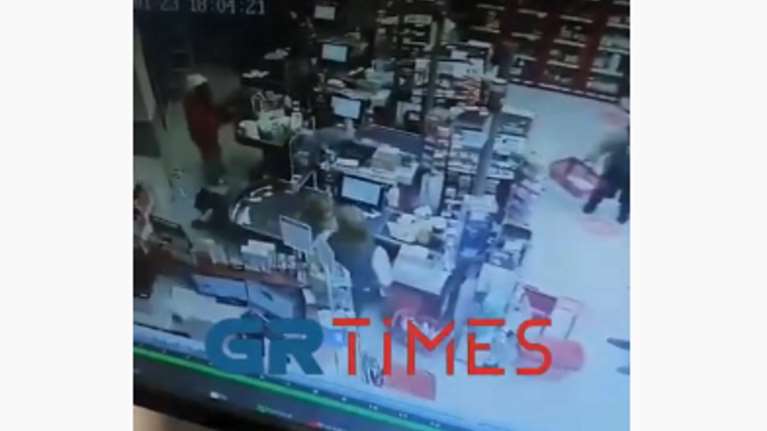 Καρέ-καρέ η άγρια ληστεία με καραμπίνα σε σούπερ μάρκετ στη Θεσσαλονίκη [Βίντεο]