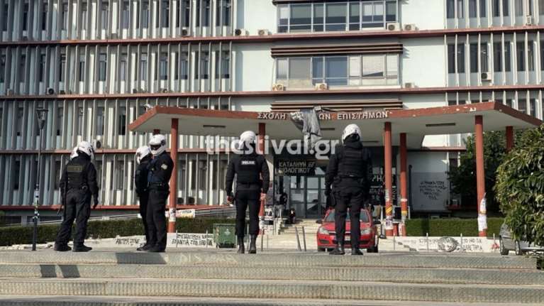 Το Στέκι του Βιολογικού στο ΑΠΘ έγινε βιβλιοθήκη- Ηταν 34 χρόνια υπό κατάληψη από αναρχικούς