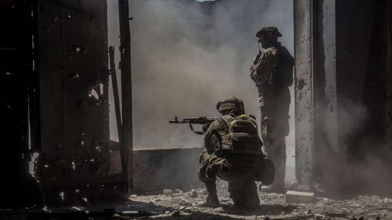 Ουκρανία: Σκληρές μάχες 5 μήνες μετά την εσβολή - Οι ΗΠΑ στέλνουν drones, ετοιμάζονται και για μαχητικά αεροσκάφη