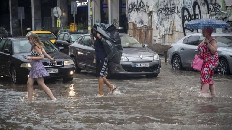 Η νέα πρόβλεψη για την κακοκαιρία Bogdan: Καταιγίδες στα δυτικά - Σταδιακή εξασθένηση από το βράδυ