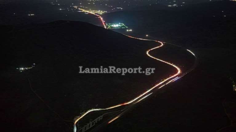 Ταλαιπωρία δίχως τέλος στην εθνική οδό μεταξύ Μαρτίνου και Κάστρου - Η ουρά χιλιομέτρων από ψηλά [Βίντεο]