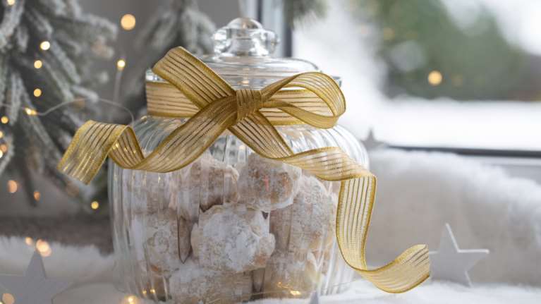 Παραδοσιακοί κουραμπιέδες μόνο με 4 υλικά - Καταπληκτικοί και σούπερ αρωματικοί