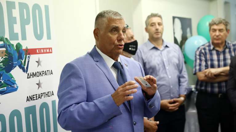 Τράγκας: Με μηνύσεις συνεχίζεται ο πόλεμος των κληρονόμων - Τα αδήλωτα 2,7 εκατ. ευρώ που &quot;έκρυψε&quot; το ζευγάρι