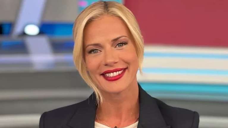 Τα ανατρεπτικά παπούτσια της Ζέτας Μακρυπούλια σε πρεμιέρα είναι ό,τι πιο cool είδαμε τελευταία