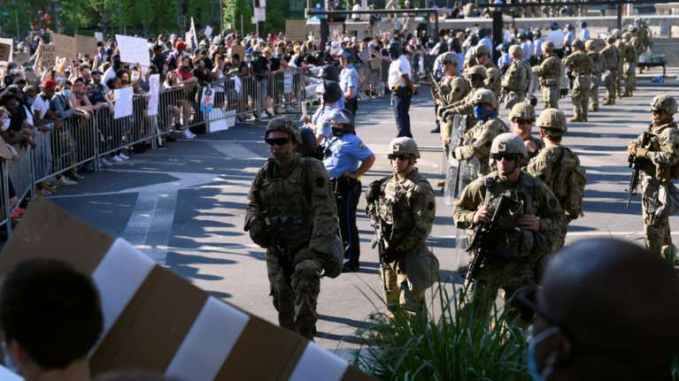 ΗΠΑ: Έφεδροι της Εθνοφρουράς μολύνθηκαν από τον κορονοϊό στις διαδηλώσεις για τον Φλόιντ