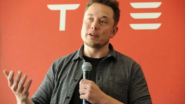 Στη μάχη κατά του κορονοϊού Ίλον Μασκ και Tesla: &quot;Θα φτιάξουμε αναπνευστήρες αν υπάρχει έλλειψη&quot;