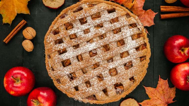 Συνταγή: Λαχταριστή και αφράτη μηλόπιτα, έτοιμη σε 30 λεπτά