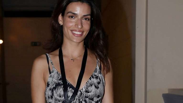 Τόνια Σωτηροπούλου: Φόρεσε το H&amp;M φόρεμα που δεν πρέπει να λείπει από τη φθινοπωρινή γκαρνταρόμπα