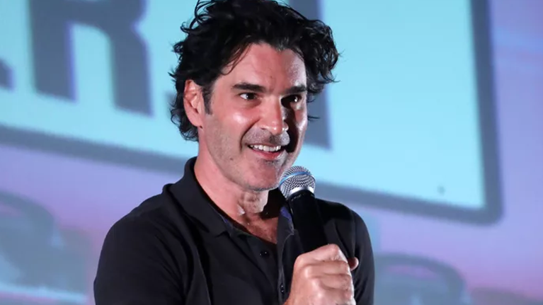 Χριστόφορος Παπακαλιάτης: Σπάνια πλάνα από το καλόγουστο σπίτι του ηθοποιού και σκηνοθέτη (pics,vid)