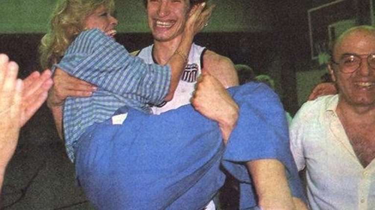 Όταν ο Παναγιώτης Φασούλας πήρε στην αγκαλιά του την Μελίνα Μερκούρη και έκλαιγαν από συγκίνηση