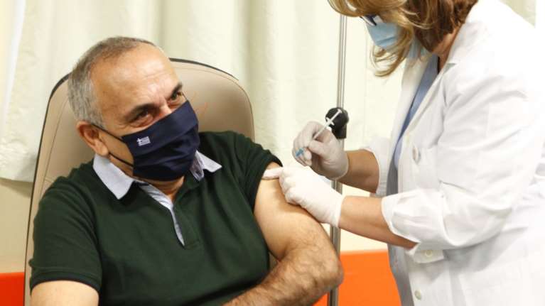 Έγιναν οι πρώτοι εμβολιασμοί και στο Πανεπιστημιακό Νοσοκομείο Λάρισας [βίντεο]