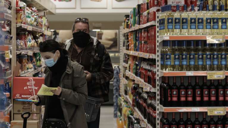 Αυστηρό Lockdown: Ποια καταστήματα και σούπερ μάρκετ είναι σήμερα ανοιχτά - Τι ώρα κλείνουν