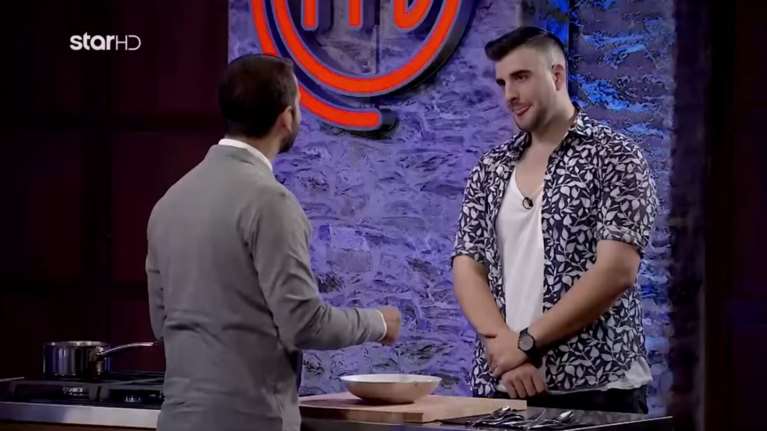 MasterChef: Το ανελέητο και απαράδεκτο bullying των κριτών στον Σταύρο Βαρθαλίτη για το ντύσιμό του "Πονέσαν τα μάτια μας" [Βίντεο]