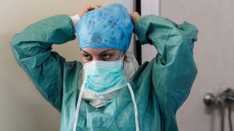 Καταγγελία ΠΟΕΔΗΝ για τις μάσκες ΚΝ95: Ακατάλληλες, διαλύονται