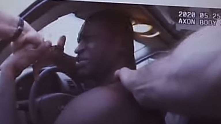 Δολοφονία Φλόιντ: &quot;Μη με πυροβολήσετε&quot; - Νέο σοκαριστικό βίντεο από τη στιγμή της σύλληψης