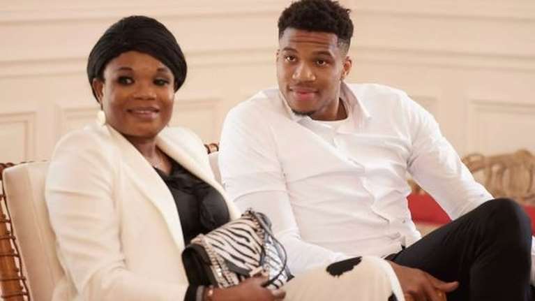 Βερόνικα Αντετοκούνμπο: &quot;Νιώθω πολύ ευλογημένη για όλα όσα έχουν καταφέρει μέχρι τώρα οι γιοι μου&quot;