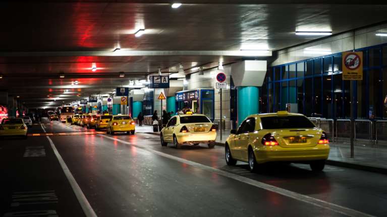 Μειώνονται τα κόμιστρα των ΤΑΞΙ για τα αεροδρομια &quot;Ελ.Βενιζέλος&quot; και &quot;Μακεδονία&quot;