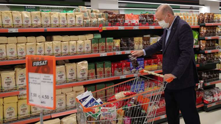 Τουρκία: Σε νέο ιστορικά χαμηλό επίπεδο η λίρα - Φεύγουν οι ξένοι επενδυτές