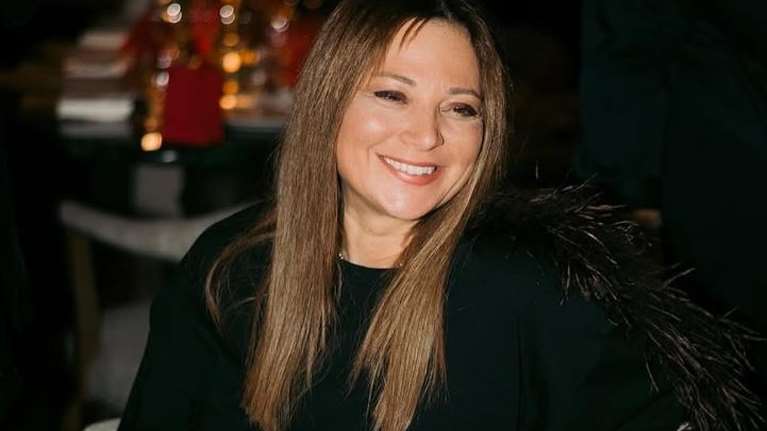 &quot;Με ρωτάτε αν έχει αλλάξει κάτι στο πρόσωπό μου&quot;: Η Νάνσυ Ζαμπέτογλου για τη θεραπεία ομορφιάς που κάνει