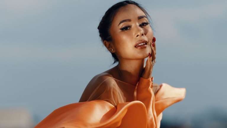 Η καλοκαιρινή τάση στο μακιγιάζ που σε κάνει να δείχνεις πιο ξεκούραστη και φρέσκια