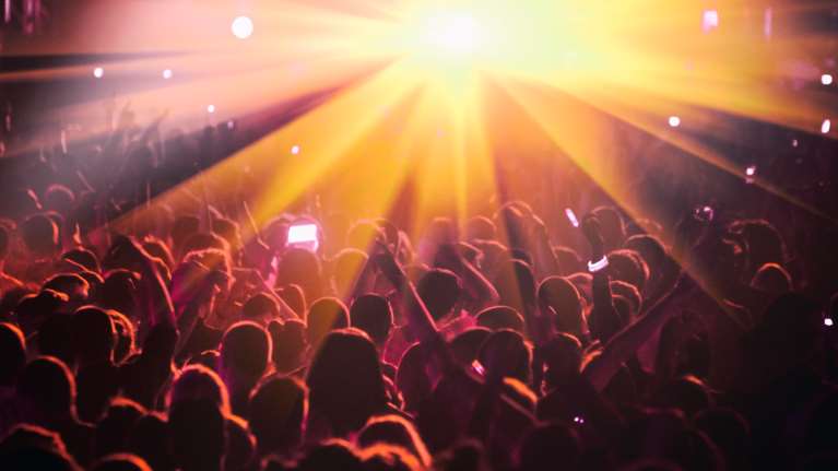 Τι συμβαίνει στο Γκάζι; "Δεν θα γίνει Μύκονος", λέει ο Κώστας Μπακογιάννης - "Καμία άδεια για μουσική έως τις 7 το πρωί"