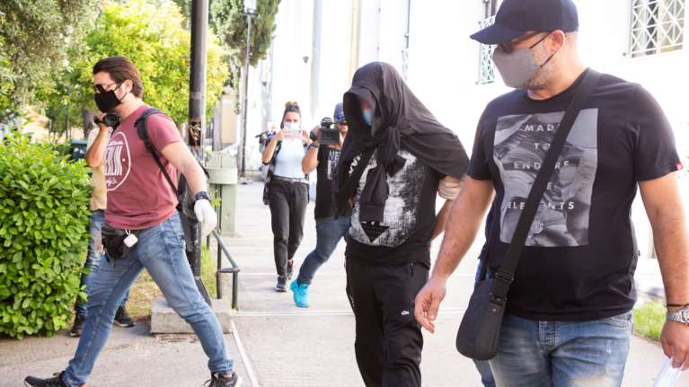 Για ληστεία στο Πικέρμι προφυλακίζεται ο Γεωργιανός - &quot;Δεν έχει σχέση με την δολοφονία στα Γλυκά Νερά&quot;, λέει ο δικηγόρος του