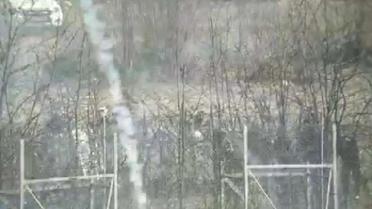 &quot;Βροχή&quot; τα δακρυγόνα στον Έβρο - Νέα εκτόξευση χημικών από τους Τούρκους