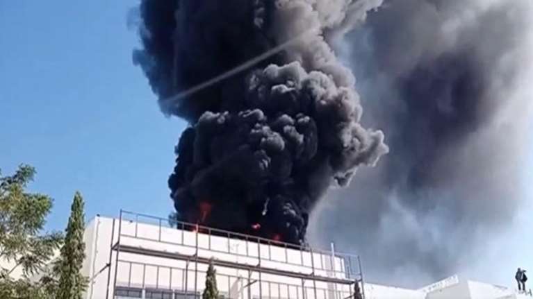 Φωτιά στην οροφή του Μουσικού Σχολείου Παλλήνης [εικόνες - βίντεο]