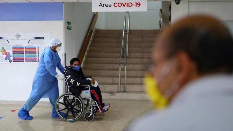 ΗΠΑ: Περισσότερα από 57.000 κρούσματα μόλυνσης από τον κορονοϊό σε 24 ώρες