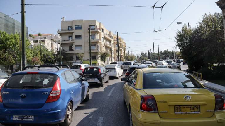 Κίνηση στην Αθήνα: Και όμως είναι αυξημένη σε σχέση με τα αντίστοιχα περσινά προ lockdown επίπεδα [Πίνακες]