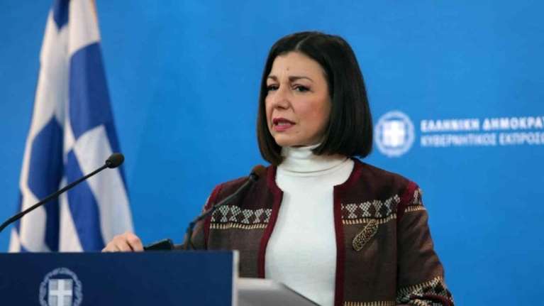 Η Πελώνη απαντά στον Τσίπρα: Να συμπεριφερθεί υπεύθυνα καλώντας τους πολίτες να τηρήσουν τα μέτρα