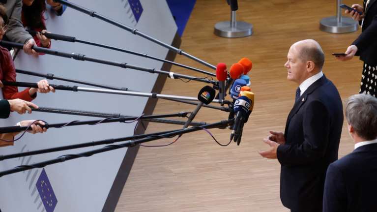 Σολτς: Σωστή η συζήτηση για το πώς θα κατεβάσουμε τις τιμές στο φυσικό αέριο