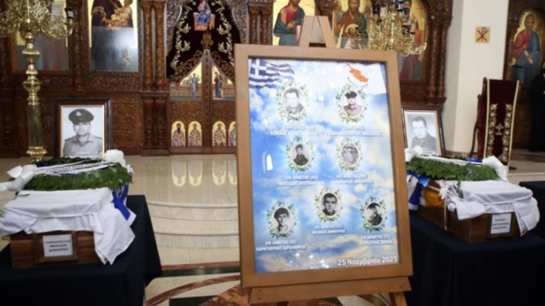 Κύπρος ΄74: Με τιμές ηρώων επιστρέφουν στην Ελλάδα τα οστά επτά Ελλήνων στρατιωτών [Εικόνες]