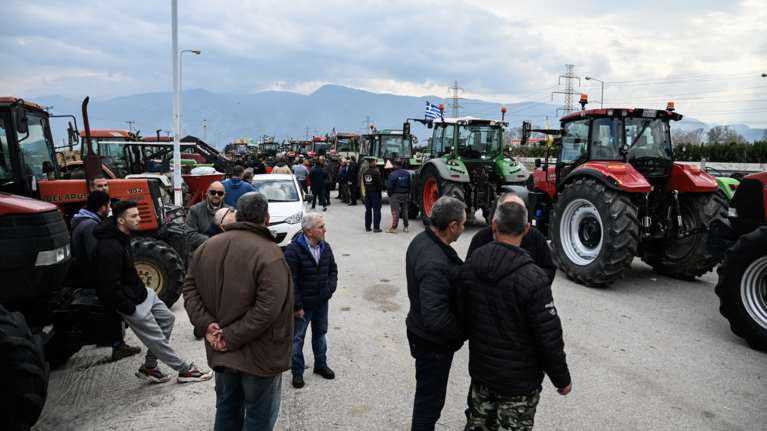 Κλειστή από τρακτέρ η εθνική οδός Ιωαννίνων -Κακκαβίας στον κόμβο Καλπακίου