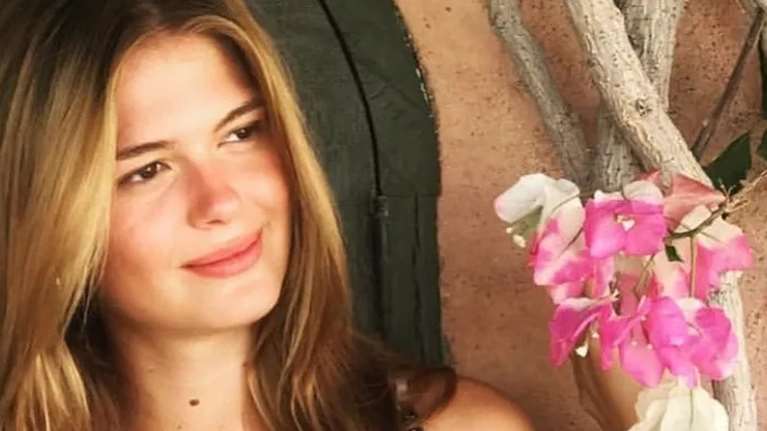 Αμαλία Κωστοπούλου: Ποζάρει με mini λευκό φόρεμα, πιο κομψή από ποτέ