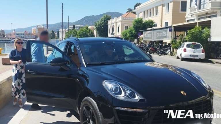 Η Porsche στην περιοδεία της υφυπουργού Αλεξοπούλου στη Λέσβο…μάλλον θα της κοστίσει ακριβά στον ανασχηματισμό