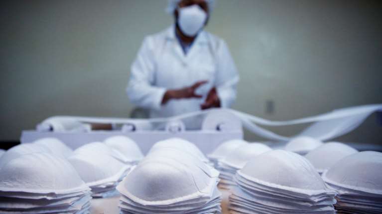 Νέες οδηγίες για τις μάσκες: Αυτές προστατεύουν καλύτερα -  Οι ασυμπτωματικοί προκαλούν το 50% της διασποράς