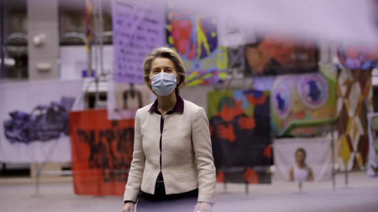 Εμβόλια: Σκληραίνει τη στάση της η ΕΕ- Καταθέτει σχέδιο για τον περιορισμό των εξαγωγών