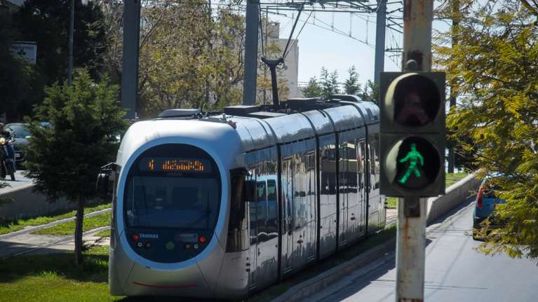 Κορονοϊός: Αναστέλλονται τα μεταμεσονύκτια δρομολόγια τραμ και μετρό