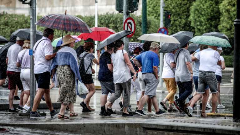 Πώς θα είναι ο καιρός το Σαββατοκύριακο: Αλλάζει από Δευτέρα - Πού θα βρέχει