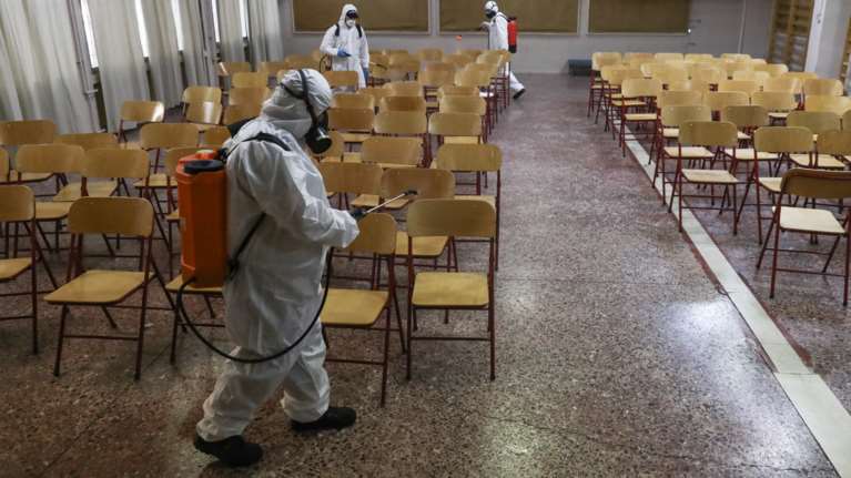 Τα σχολεία ανοίγουν αλλά οι μαθητές της Γ&#39; Λυκείου προτιμούν το &quot;Μένουμε σπίτι&quot;