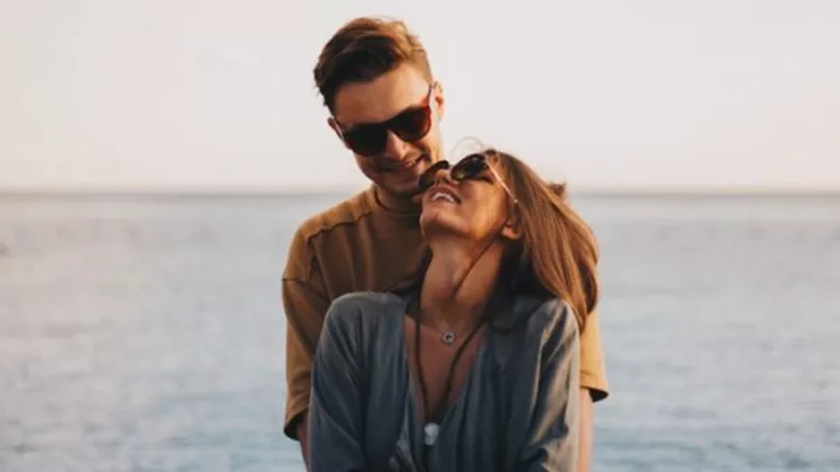 Ποια ζώδια ευνοούνται ερωτικά στα μέσα του καλοκαιριού